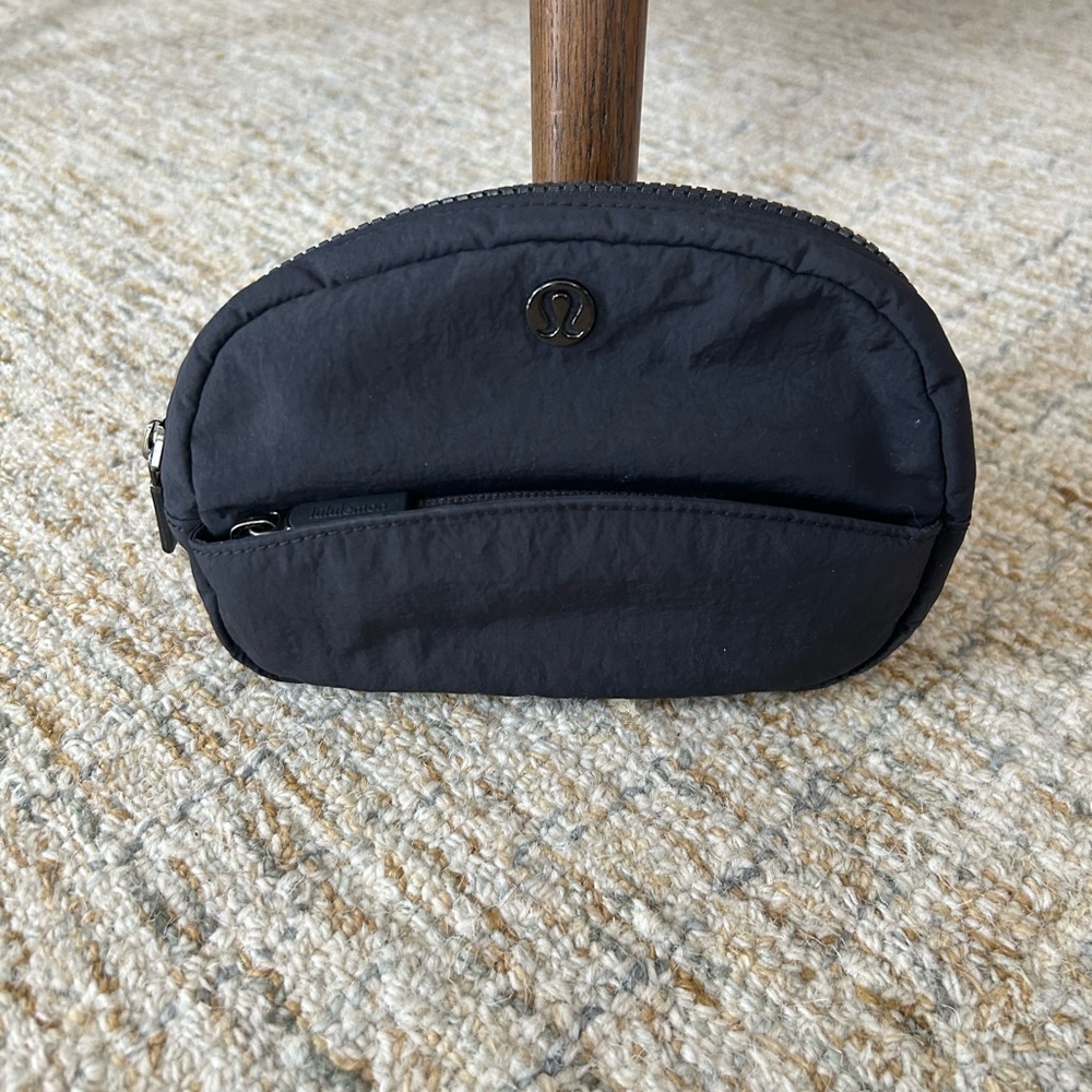 Lululemon small pouch